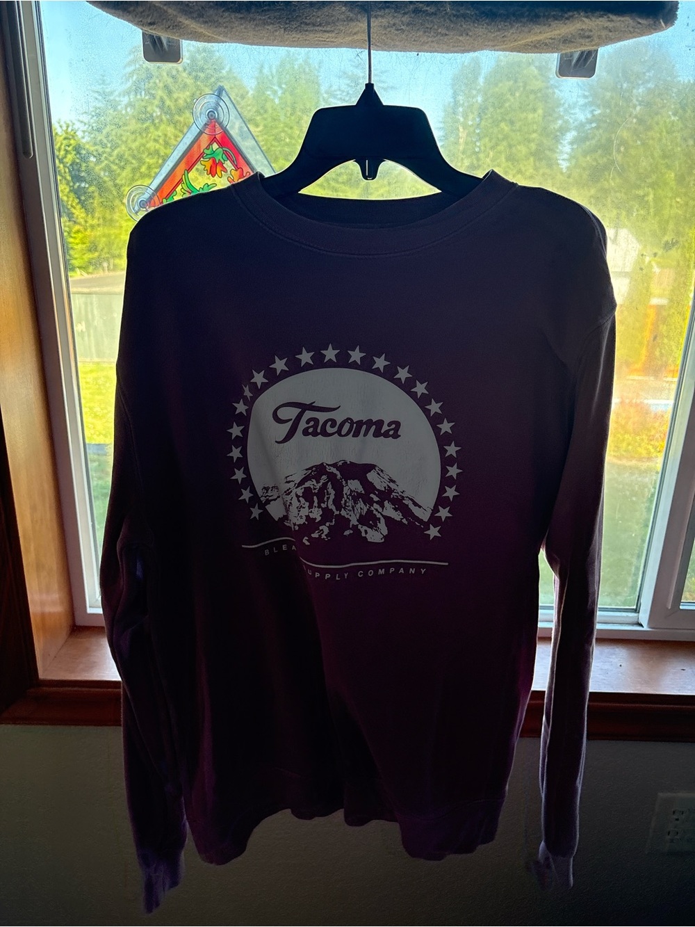Independent Trading Company Maroon Paramount Tacoma Mt. RainierGraphic Crewneck